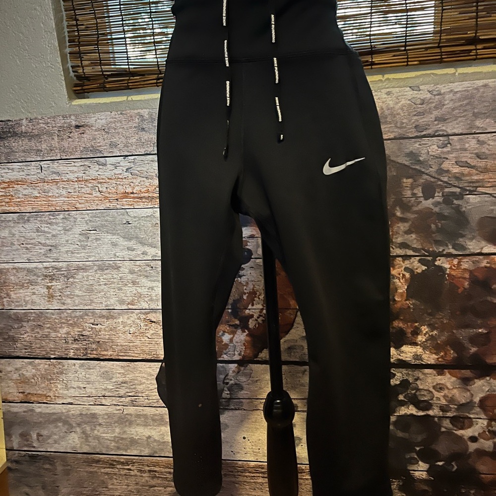 Nike Black Ankle Cropped Pants